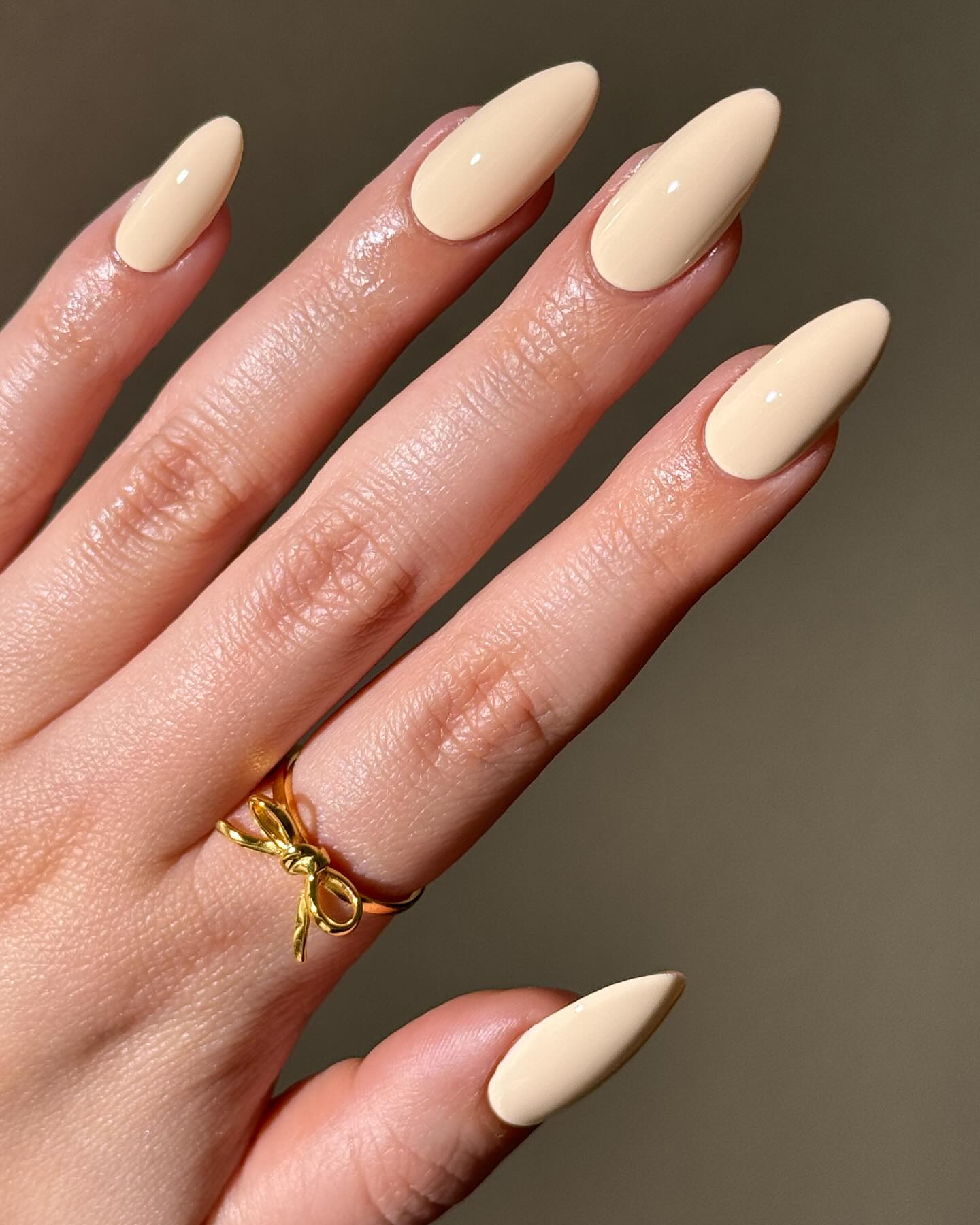 unha amarela butter yellow