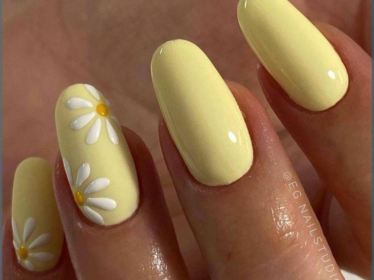 unha amarelo manteiga