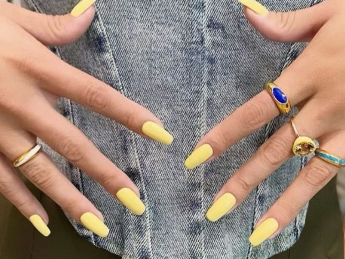 Tendências de Formatos e Acabamentos para Unhas Amarelo Manteiga