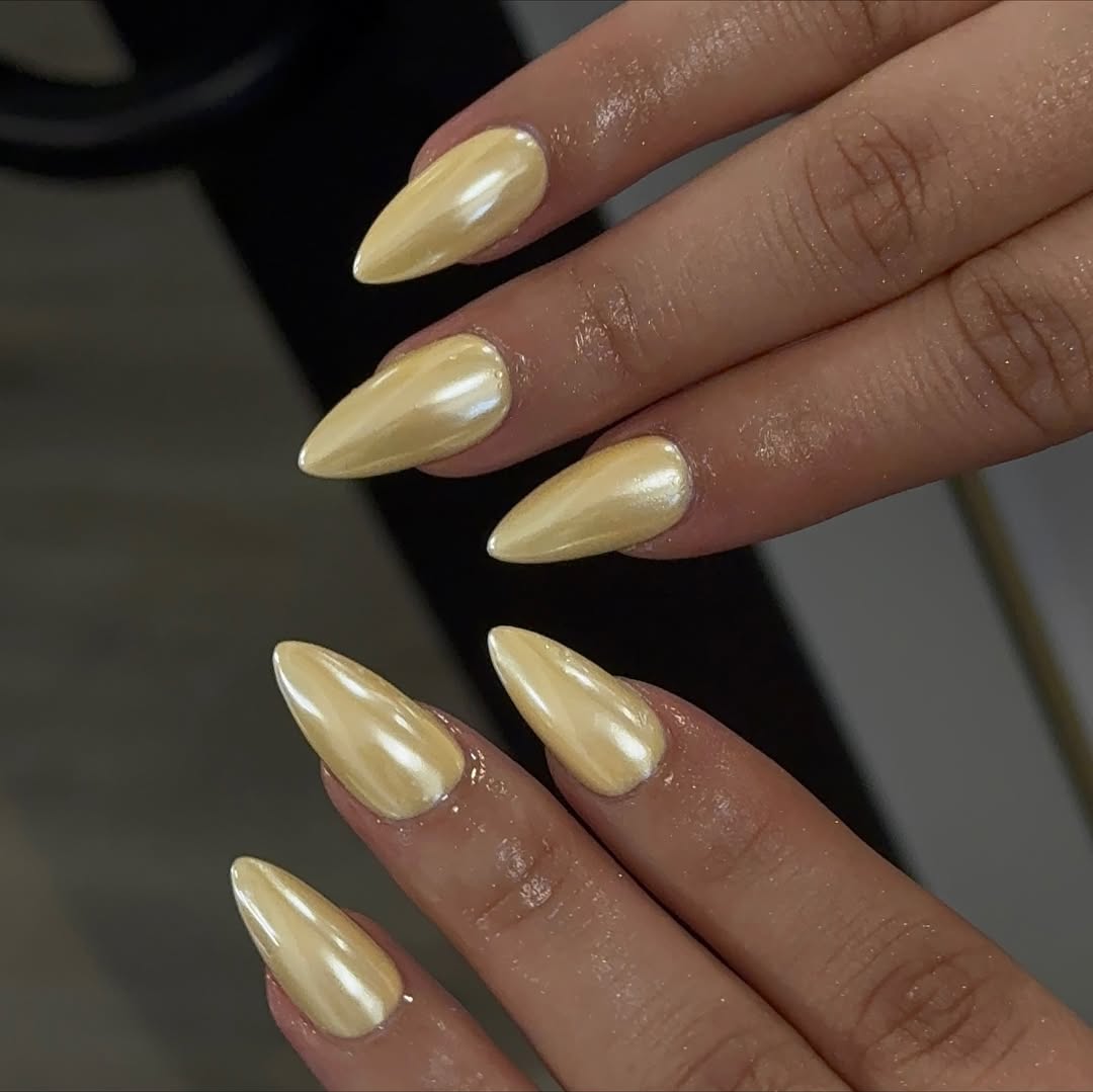 5 Decorações de Unhas Amarelo Manteiga para Arrasar em 2025