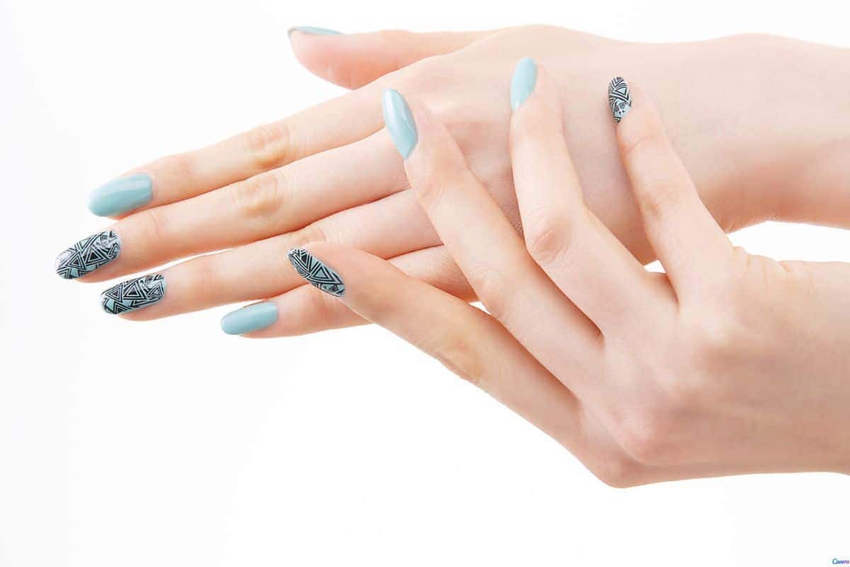 Top 10 Esmaltes Nude para Unhas Amendoadas Curtas