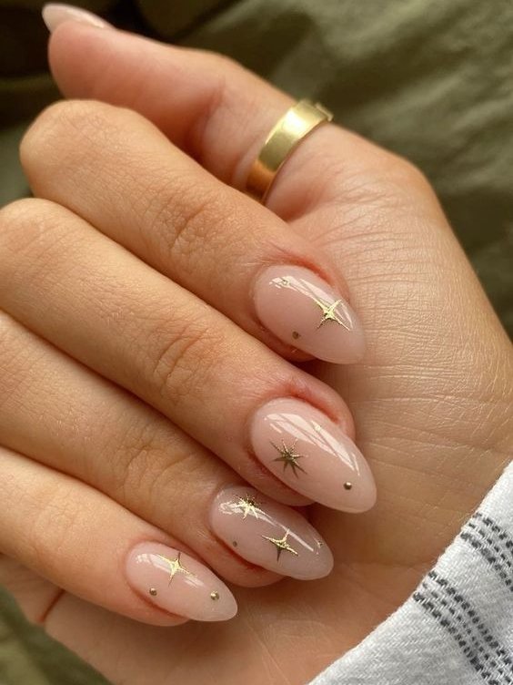 Top 10 Esmaltes Nude para Unhas Amendoadas Curtas