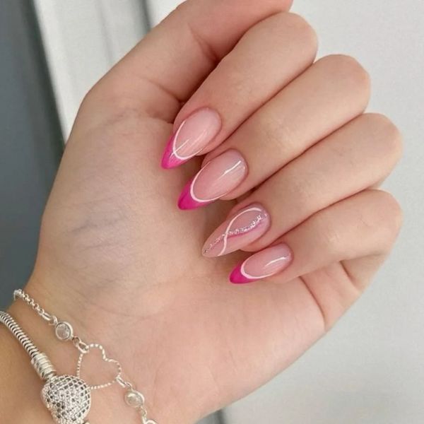 Francesinha em Unhas Amendoadas: 10 Variações Modernas para Experimentar