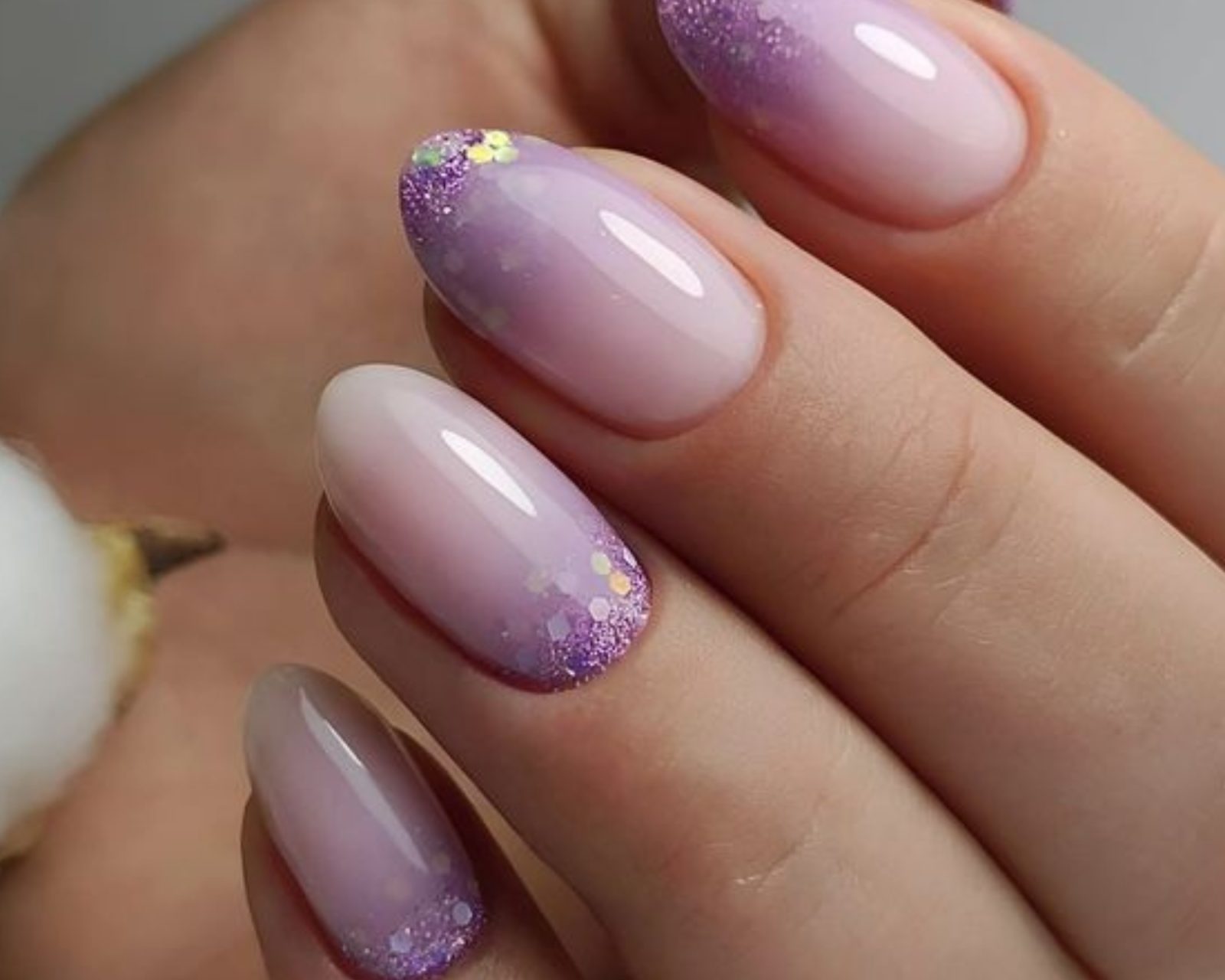 como fazer unha amendoada com glitter encapsulado