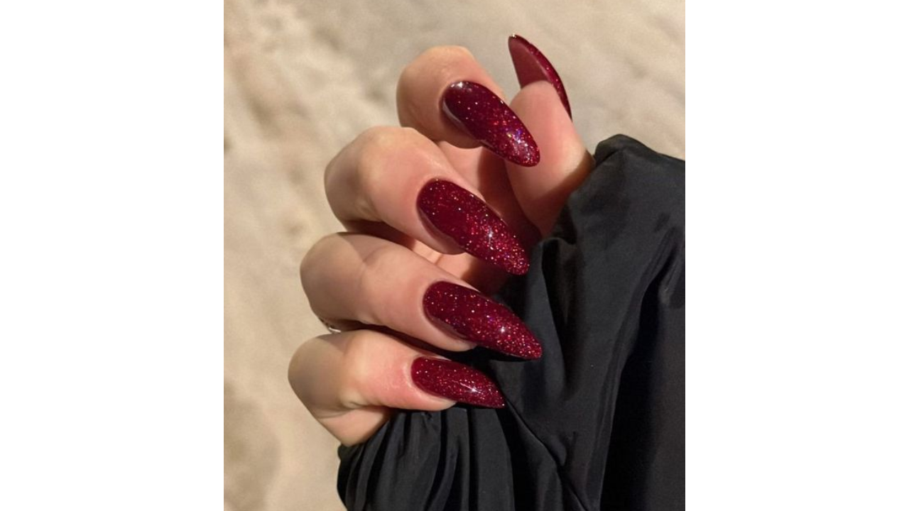 erros ao fazer unha amendoada com glitter