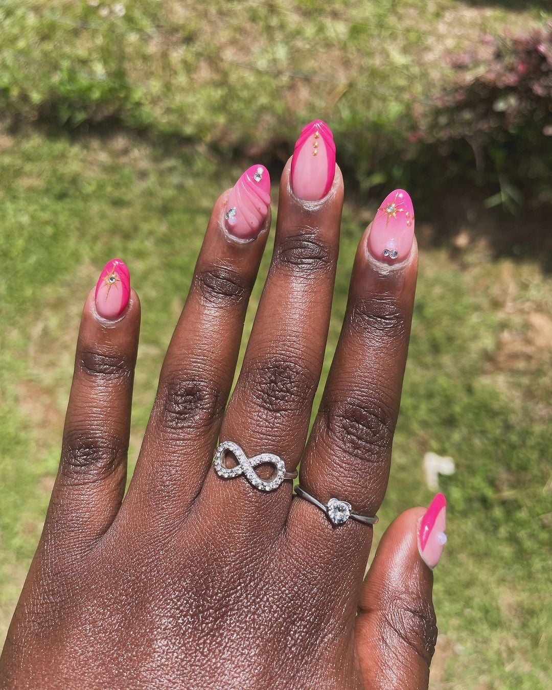 unha amendoada decorada delicada