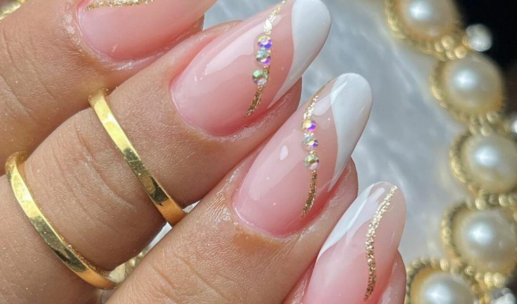 unha amendoada decorada delicada