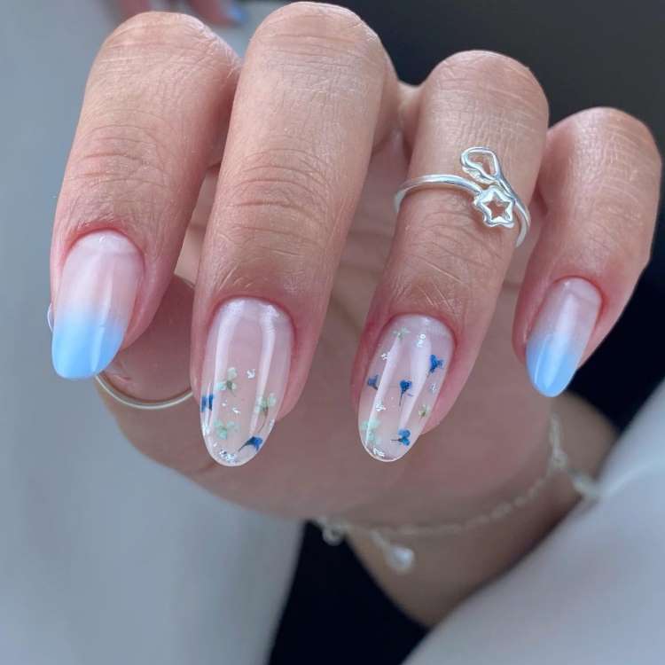 unha amendoada decorada delicada