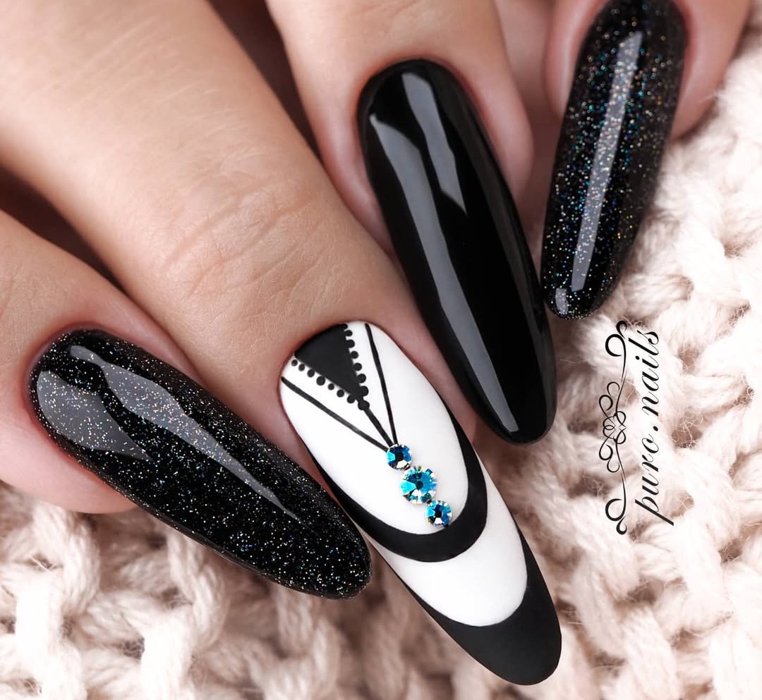 unha amendoada preta vs stiletto