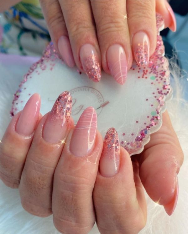 erros comuns ao fazer unhas amendoadas rosa