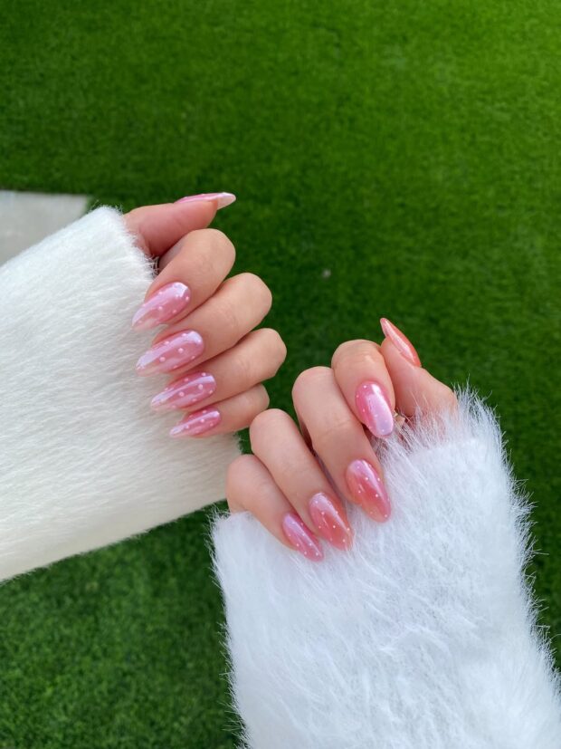 inspirações de unhas amendoadas decoradas rosa para 2026