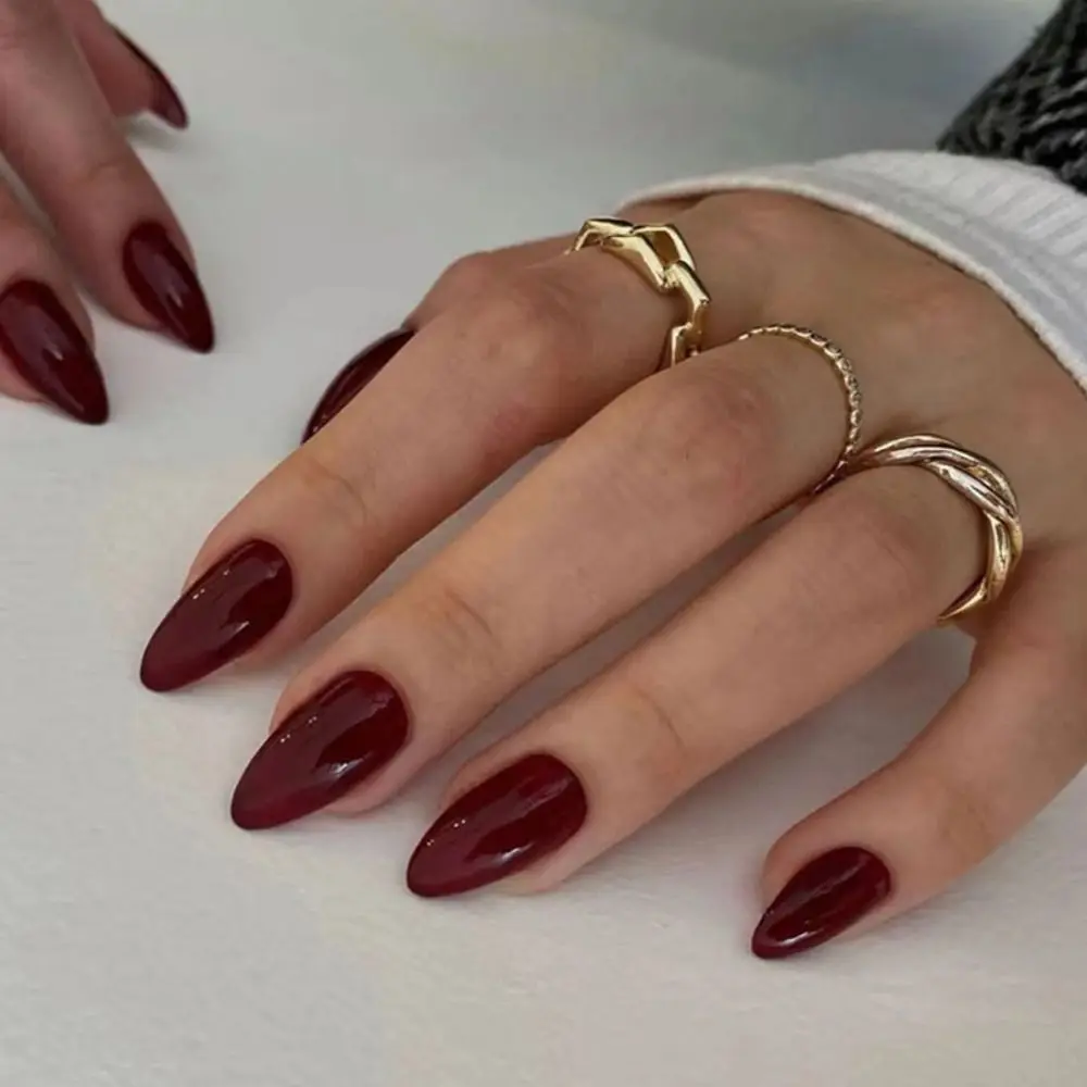 erros comuns ao fazer unhas amendoadas vermelhas