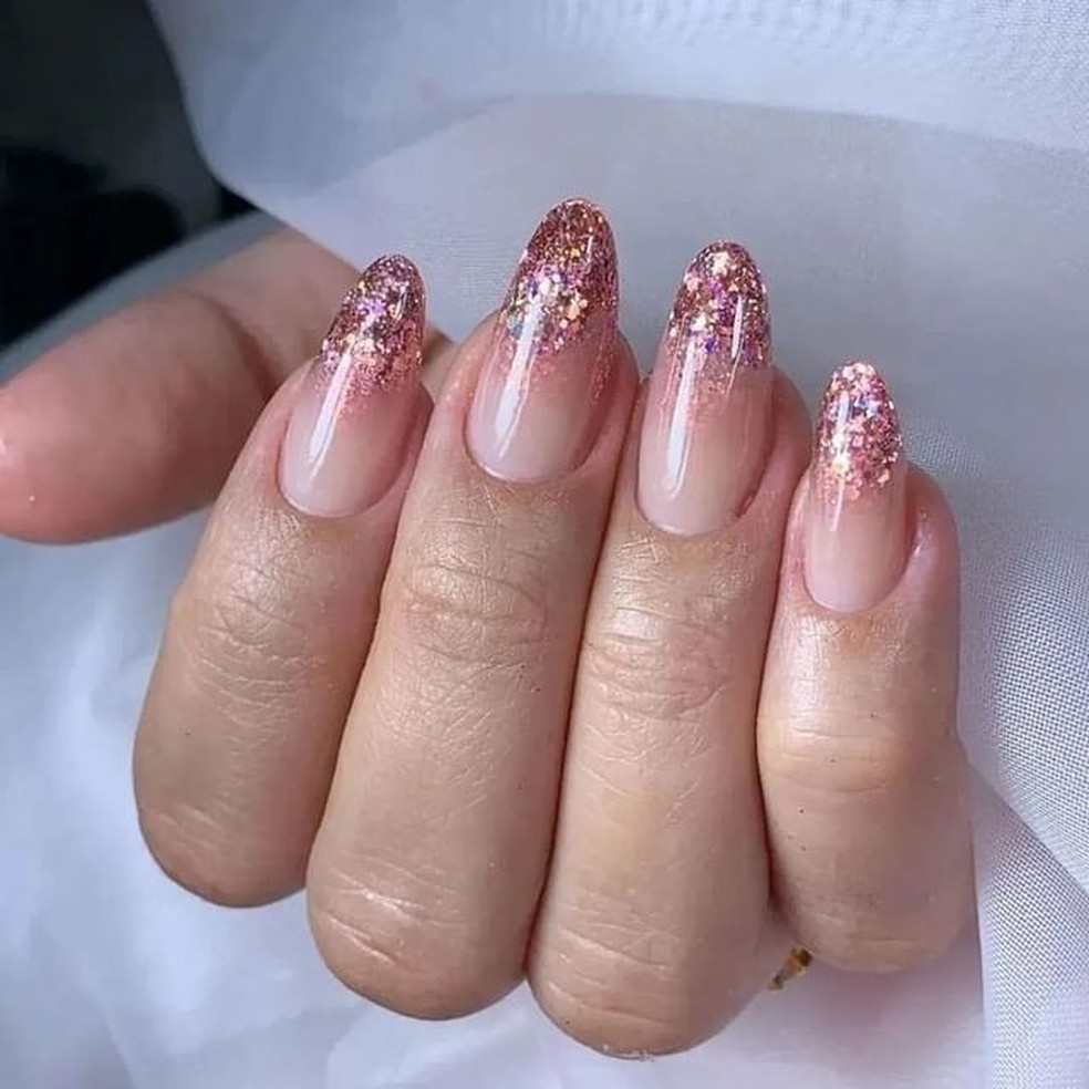 Guia Completo: Como Fazer Unha Amendoada Francesinha com Glitter Perfeita