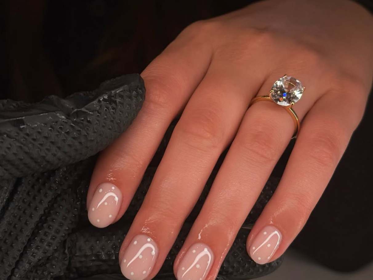 unha amendoada francesinha com glitter