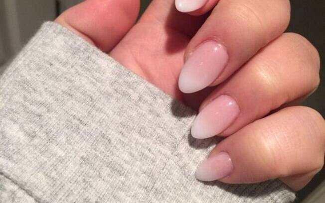 Tendências de nail art para unhas amendoadas em 2024