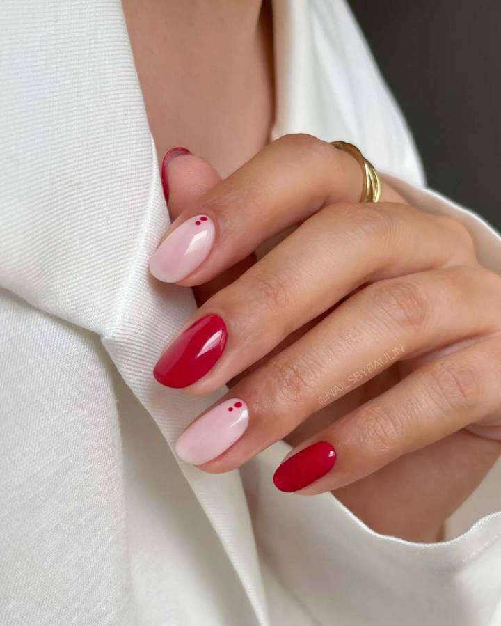 unha amendoada vermelha decorada