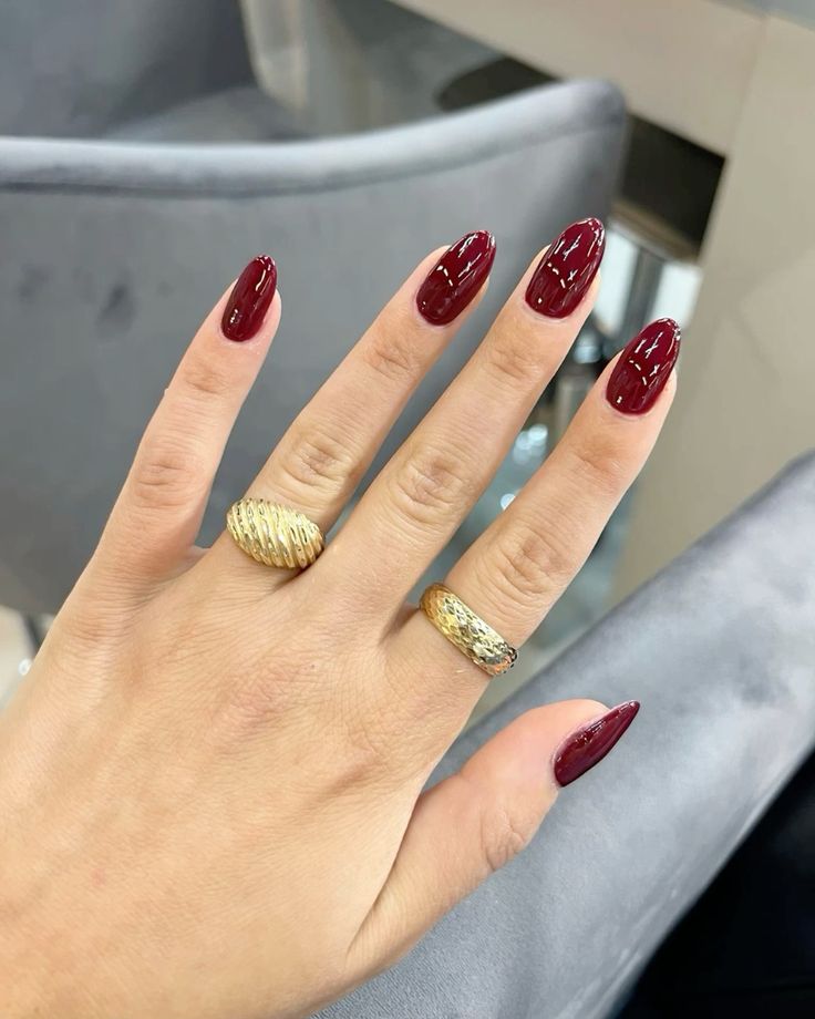 unha amendoada vs oval qual a diferença