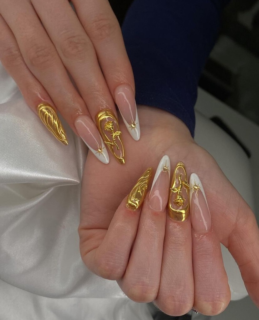 unha ano novo branco e dourado folha de ouro