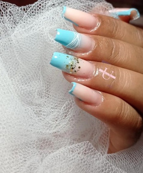unha azul bebê decorada francesinha