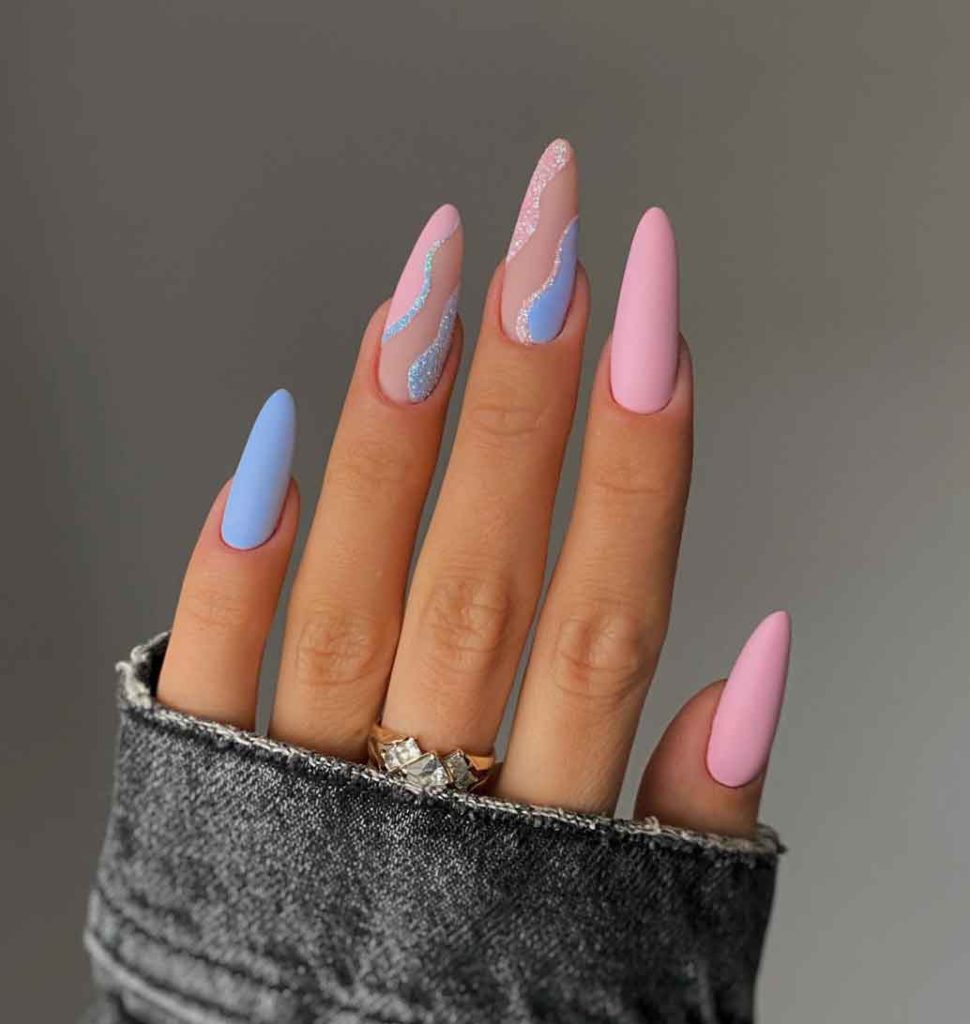 unha azul e rosa bebê