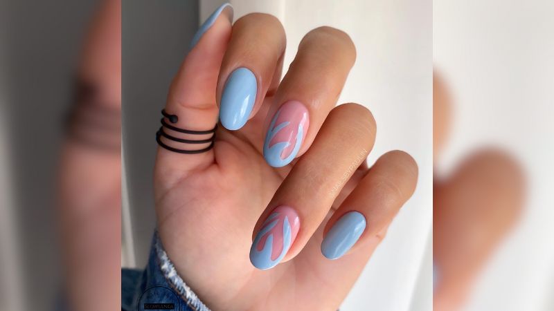 unha azul royal e rosa pink