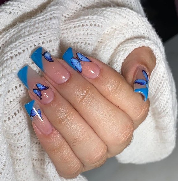 unha em gel azul fosca