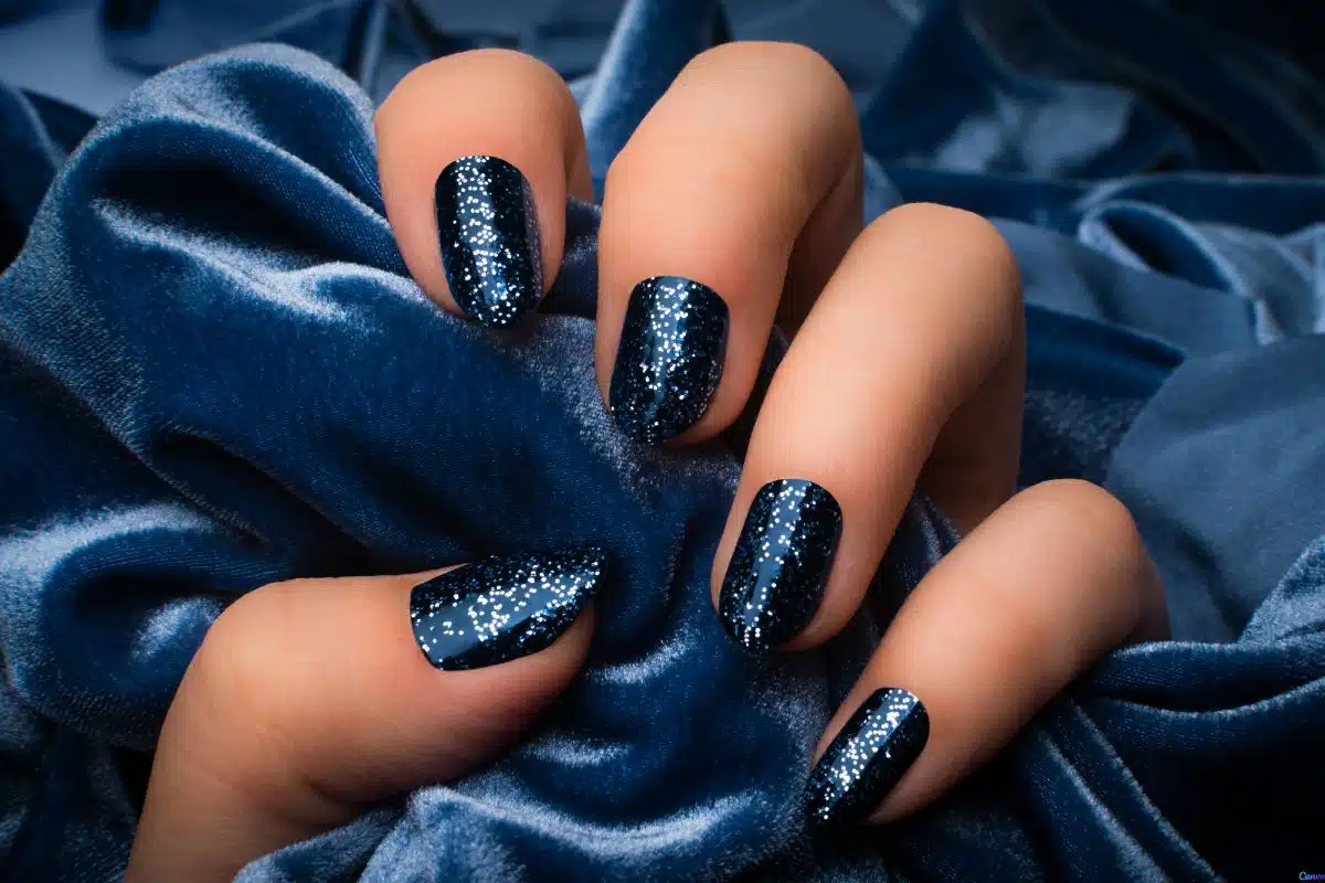 Esmalte Azul Marinho: O Clássico que Nunca Sai de Moda