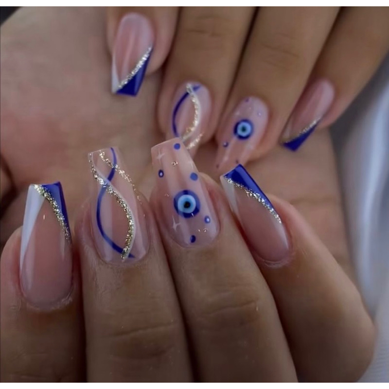 Unhas Stiletto Azul: O Formato Perfeito para Tons Escuros