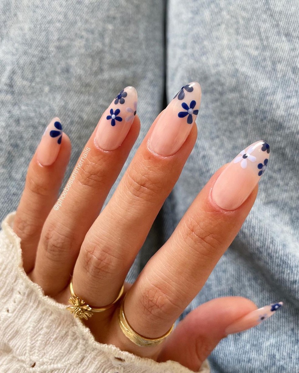 Dicas para Remover Esmalte Azul Royal sem Manchar