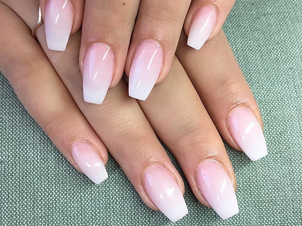 unha baby boomer com glitter