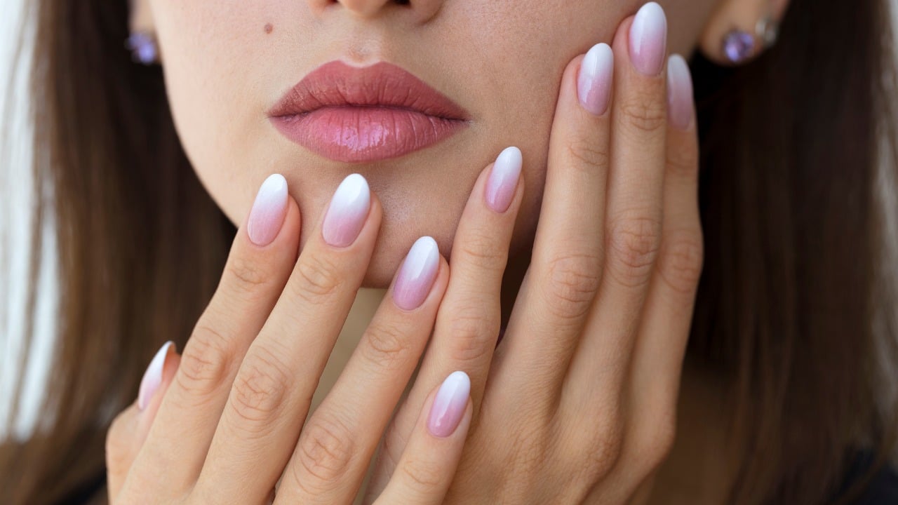 5 ideias de títulos:
1. Unhas Baby Boomer Rosa: O Guia Completo para um Look Elegante
2. Descubra as Variações Incríveis das Unhas Baby Boomer Rosa
3. Como Fazer Unhas Baby Boomer Rosa em Casa: Passo a Passo
4. Os Melhores Formatos de Unha para o Estilo Baby Boomer Rosa
5. Manutenção e Dicas para Unhas Baby Boomer Rosa Duradouras
