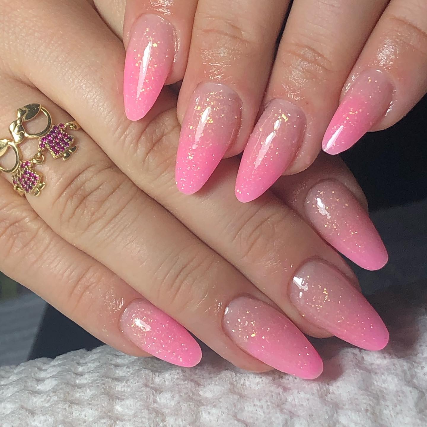 unha baby color rosa choque