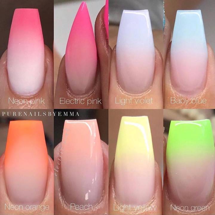 unha baby color rosa com pedrarias