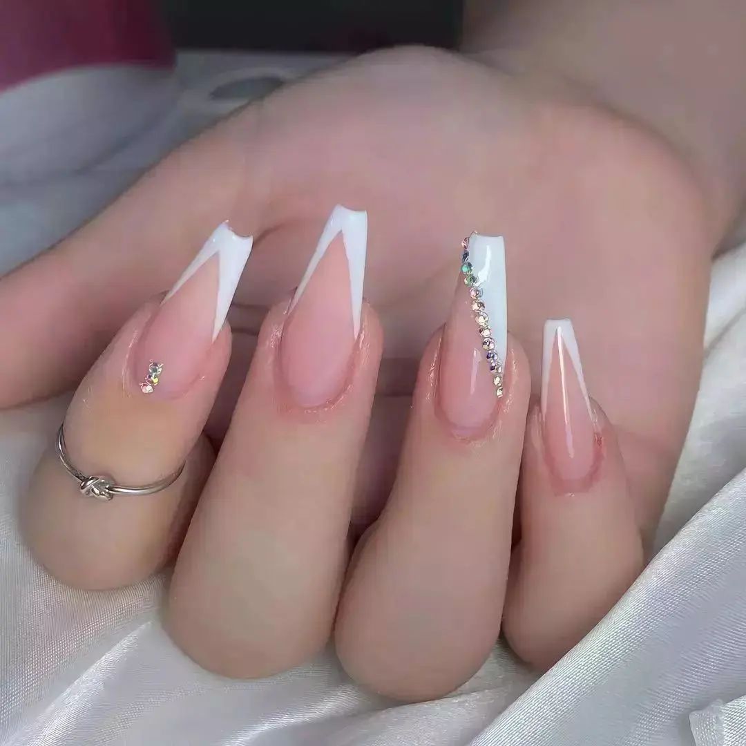 unha bailarina branca com glitter