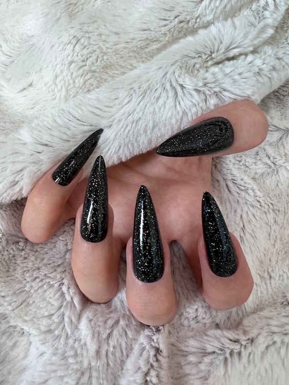 como aplicar glitter em unha bailarina preta