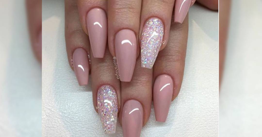 unha bailarina preta com glitter vs unha bailarina preta fosca