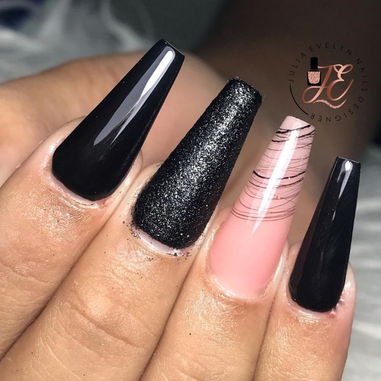 erros comuns ao fazer unha bailarina preta com glitter