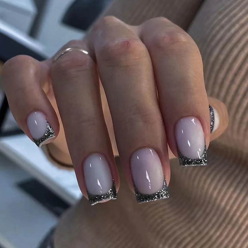 erros comuns ao fazer unha bailarina preta com glitter