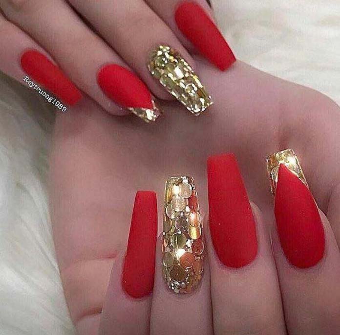 unha bailarina vermelha decorada simples
