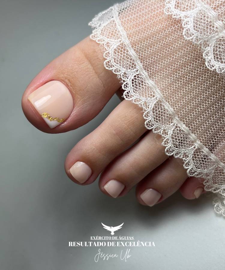 inspiração unhas bege com francesinha