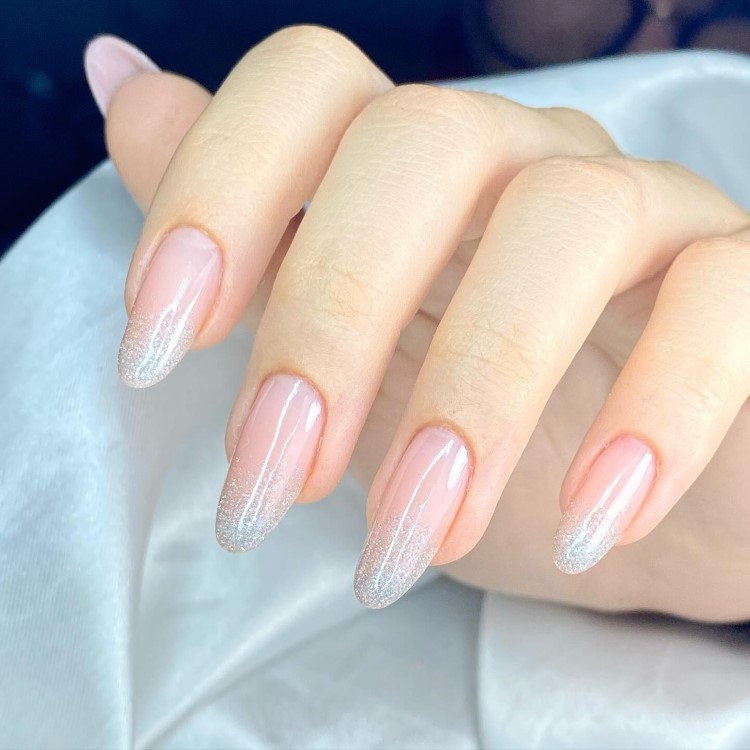 quanto custa fazer unhas brancas com brilho em salão