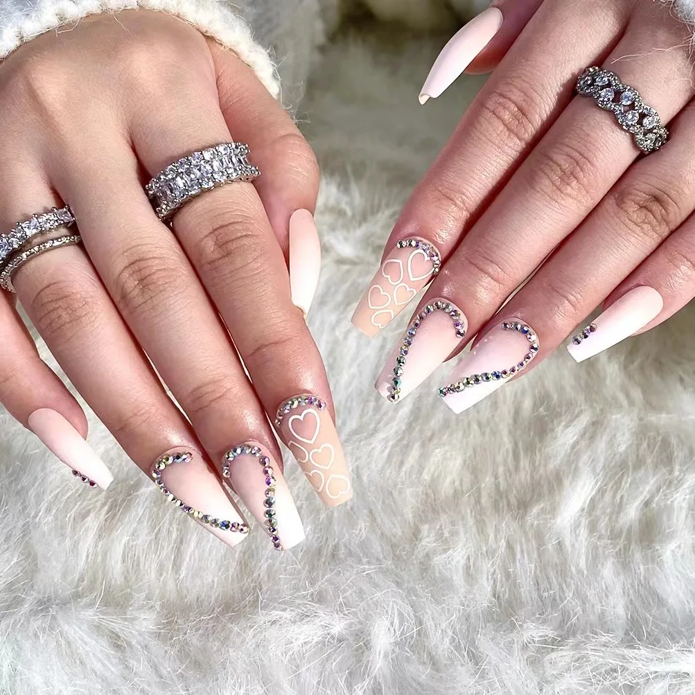 unha branca com glitter na ponta