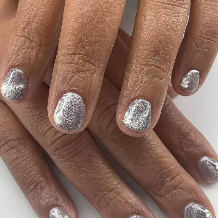 5 ideias de títulos para posts sobre unhas brancas com glitter prata:
1. Unhas Brancas com Glitter Prata: O Guia Completo para um Look Deslumbrante
2. Inspire-se: 10 Ideias de Unhas Brancas com Glitter Prata para Arrasar
3. Como Fazer Unhas Brancas com Glitter Prata Perfeitas em Casa
4. Unhas Postiças Brancas com Glitter Prata: A Praticidade que Você Precisa
5. Tendências de Unhas para Festas: O Brilho do Glitter Prata com Branco