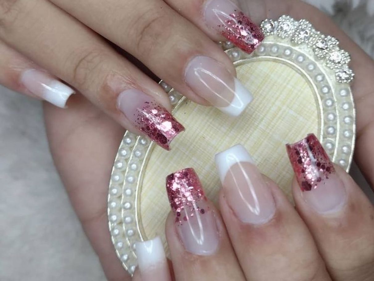 Top 5 Esmaltes Brancos para Combinar com Glitter Rosa