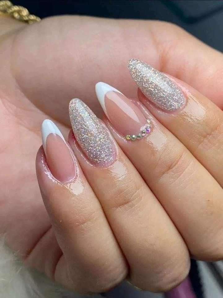 ideias de unhas brancas com prata para festas