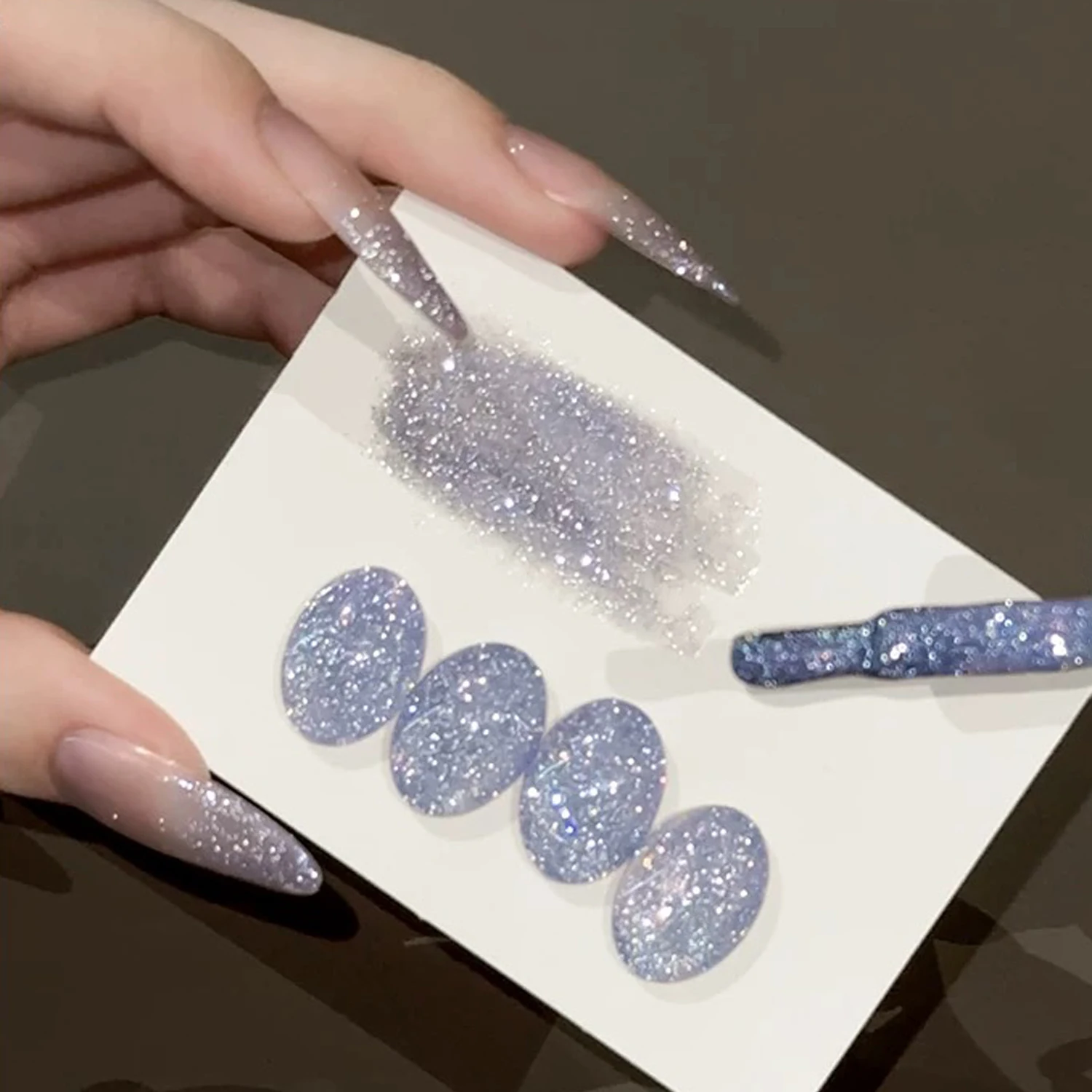 como evitar unhas brancas manchadas com prata