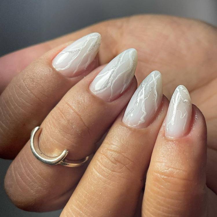 como fazer unhas brancas decoradas com efeito perolado