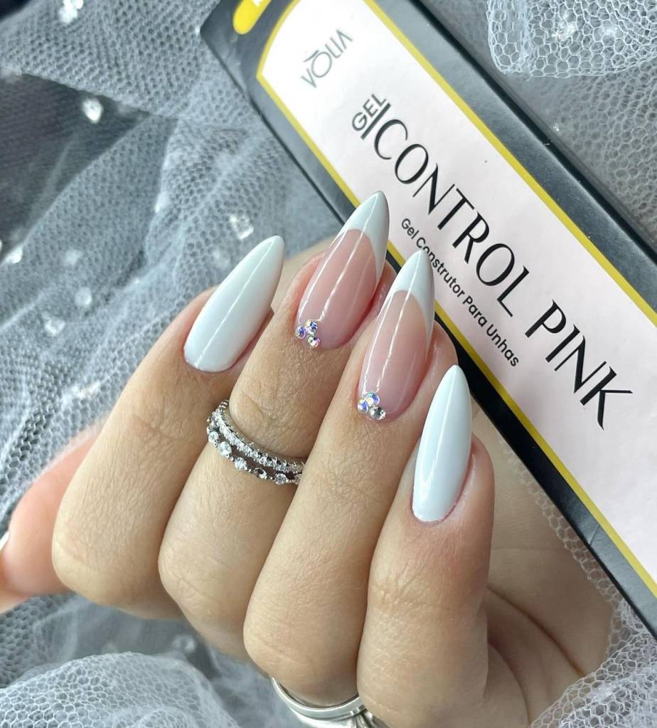 unhas brancas decoradas vs unhas francesinhas clássicas