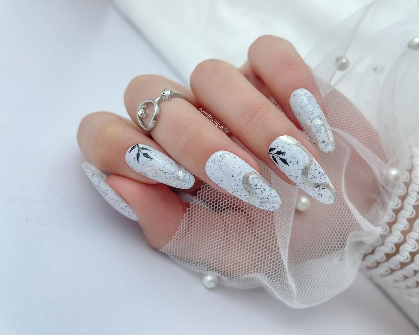 esmalte branco cremoso versus translúcido qual o melhor