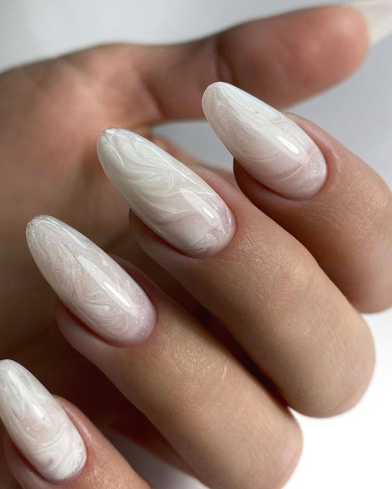 Infecções e Deficiências: Desvendando as Causas da Leuconiquia
4. Como Cuidar de Unhas com Manchas Brancas: Dicas e Prevenção
5. Manchas Brancas nas Unhas Podem Indicar Problemas de Saúde? Descubra!
